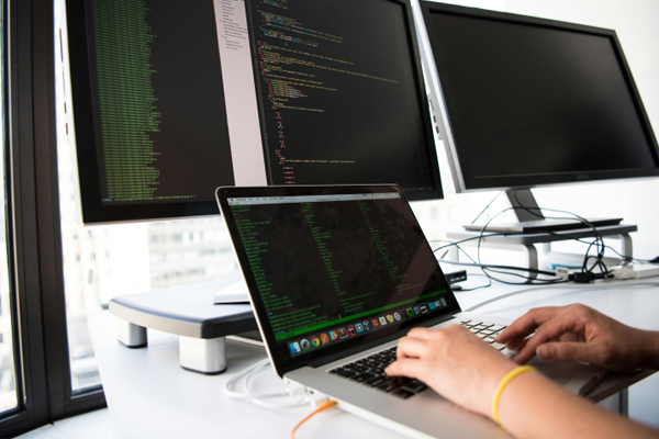 青島龍佑汝包裝取得塑料薄膜生產邊料在線回收系統專利，提高了對塑料薄膜回收的效率:塑料包裝